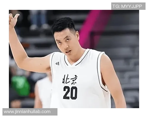 翟晓川与赵睿方硕共赏王楚钦比赛现场气氛热烈嗓音嘶哑尽显激情